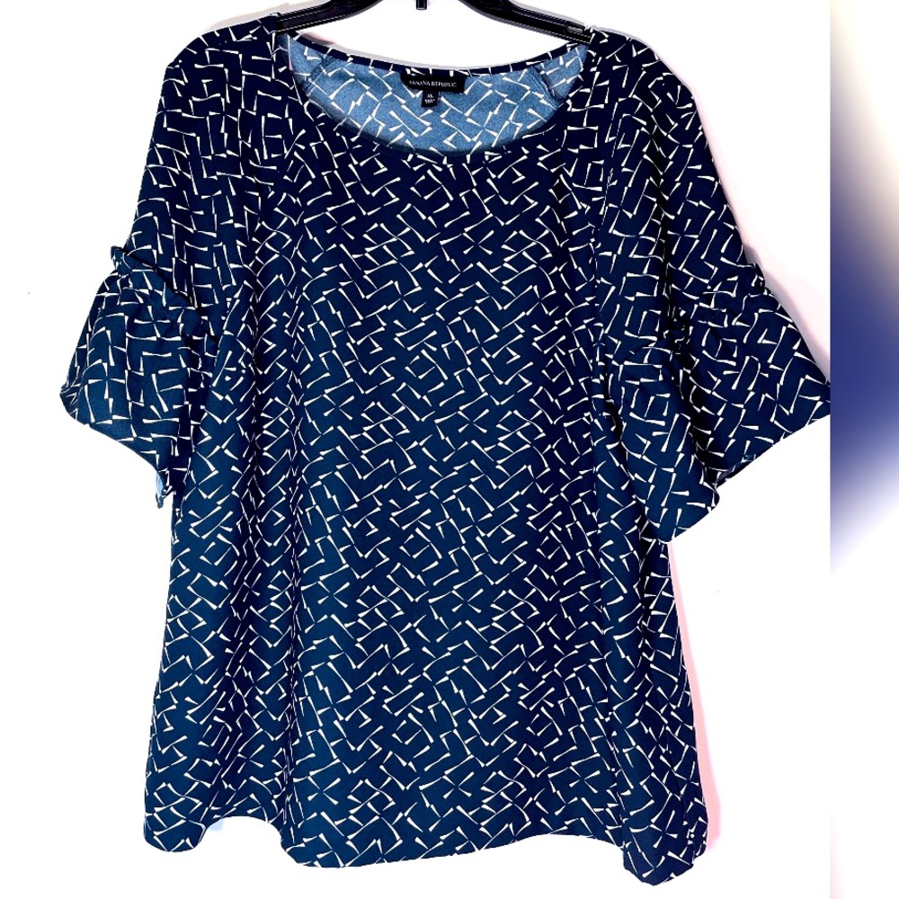 Banana Republic blue and white blouse . Like new. Size X- large.